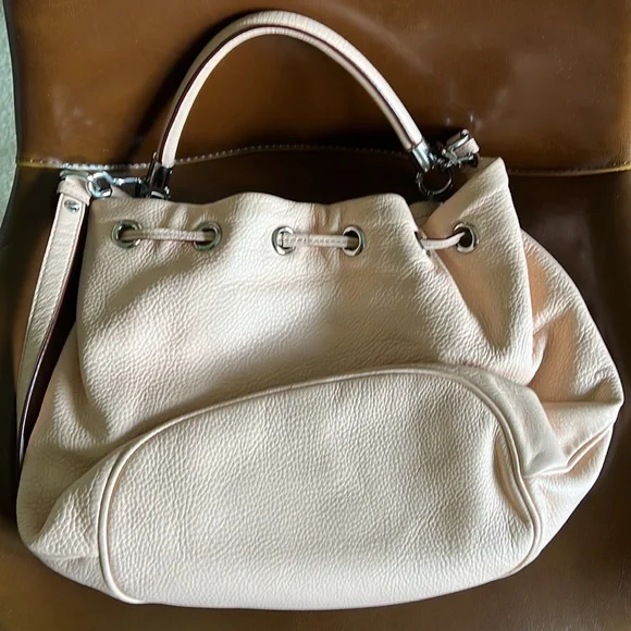 Marc by Marc Jacobs Too Hot To Handle Pale Pink REG. Textured Leather Bucket Bag - Picture 4 of 7